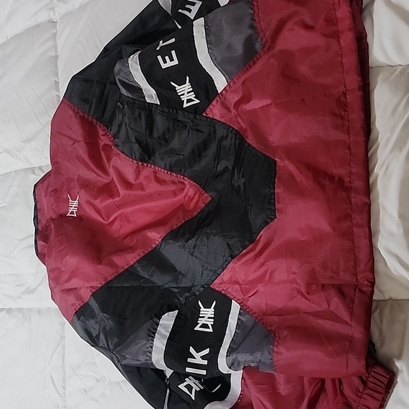 Windbreaker - Picture 3 of 3